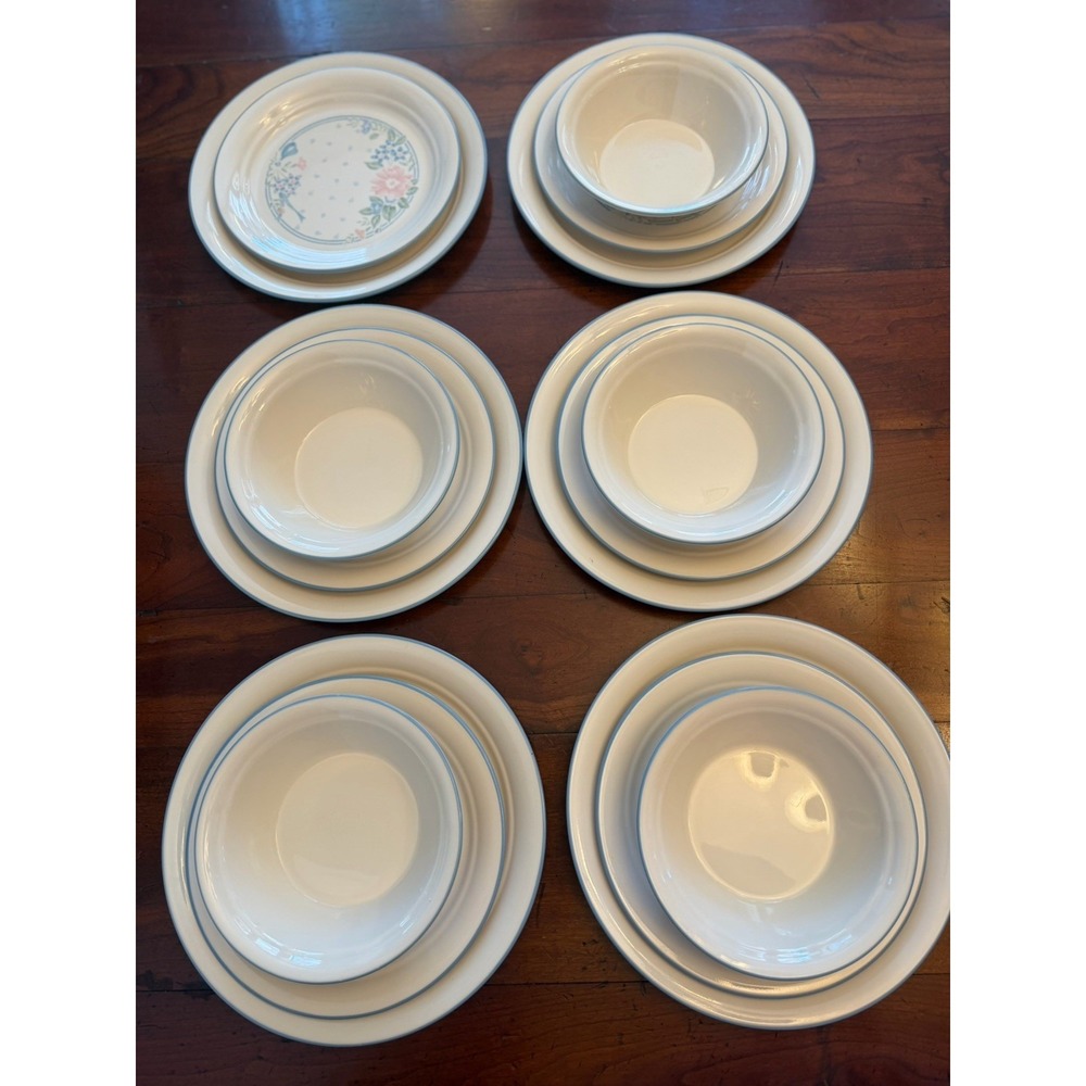 17pc Vintage Corelle Symphony Dinnerware Set Plates Bowls Service for 5 USA